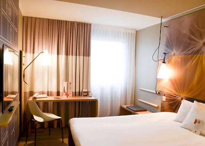 Ibis Frankfurt Airport Hotel 3*