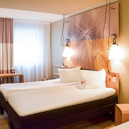 Ibis Frankfurt Airport 2*