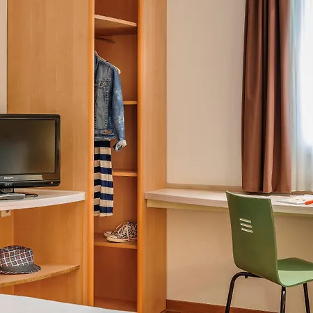 Ibis Frankfurt Airport Hotel 3*