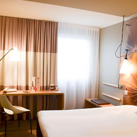 Ibis Frankfurt Airport Hotel 3*
