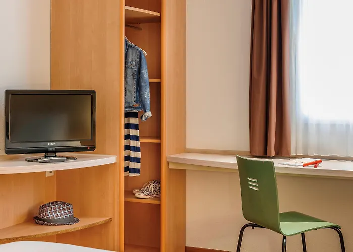 Ibis Frankfurt Airport Hotel 3*